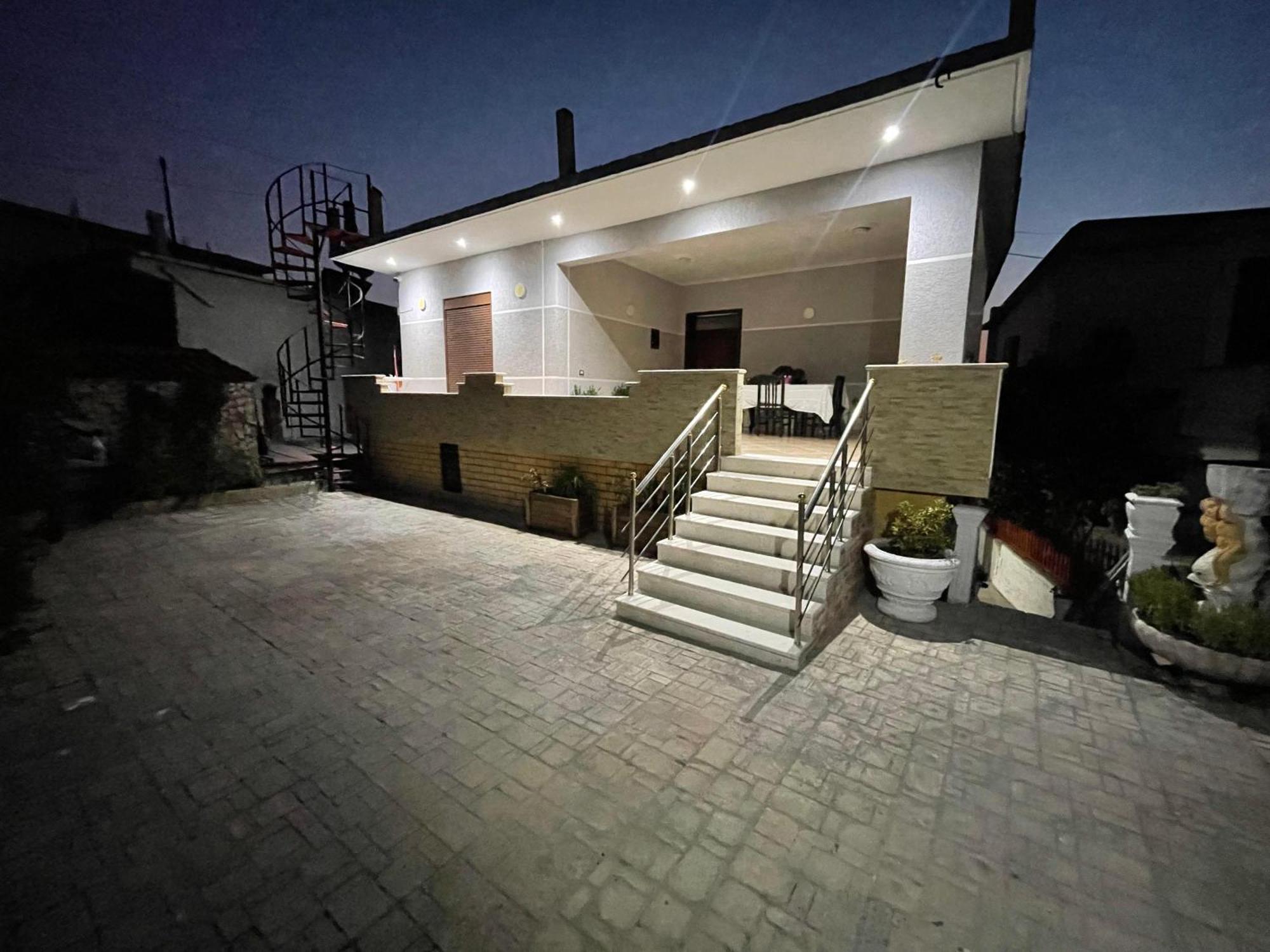 Anel'S Guesthouse Berat Exteriér fotografie