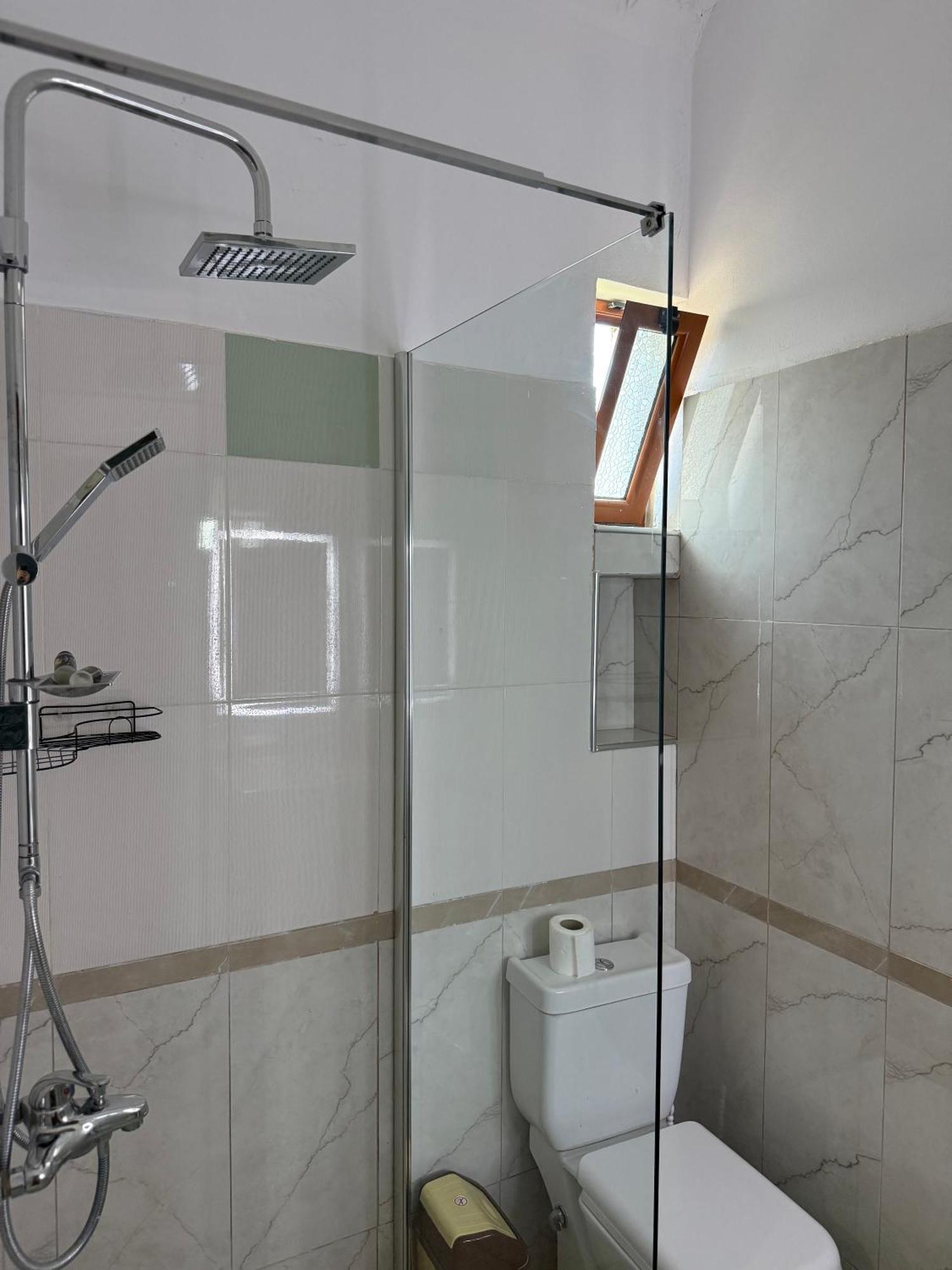 Anel'S Guesthouse Berat Exteriér fotografie